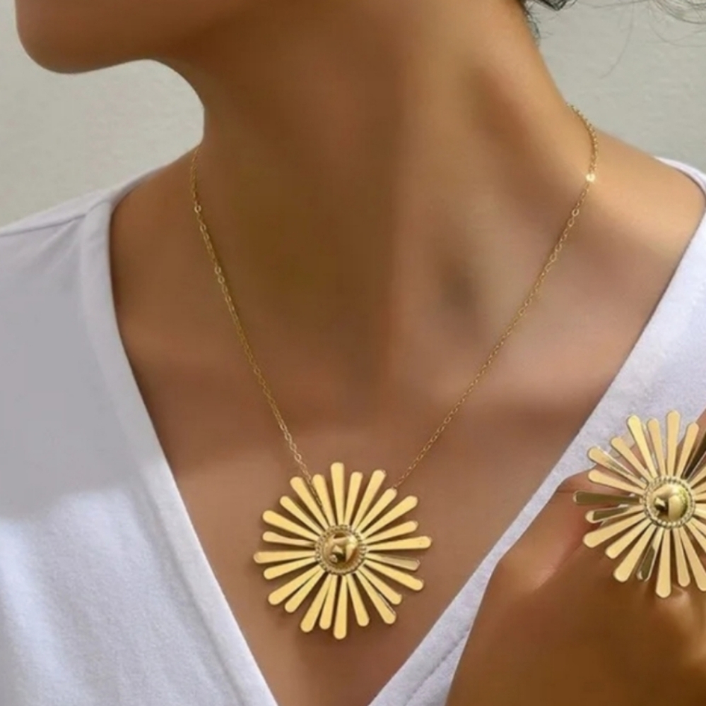 Golden Flower Girl necklace